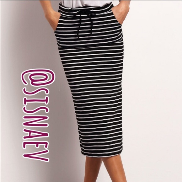 Dresses & Skirts - 🆕•𝔹&𝕎 𝕊𝕥𝕣𝕒𝕚𝕘𝕙𝕥 𝕊𝕜𝕚𝕣𝕥•